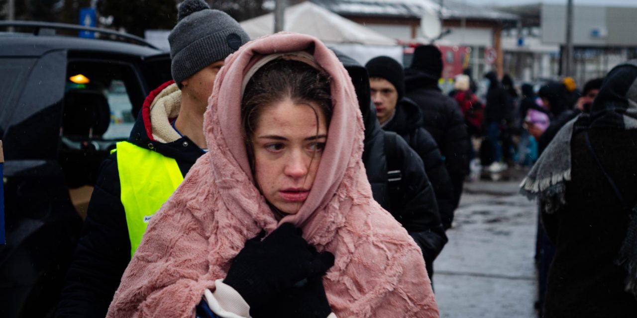 ukrainian-refugee-with-pink-blanket